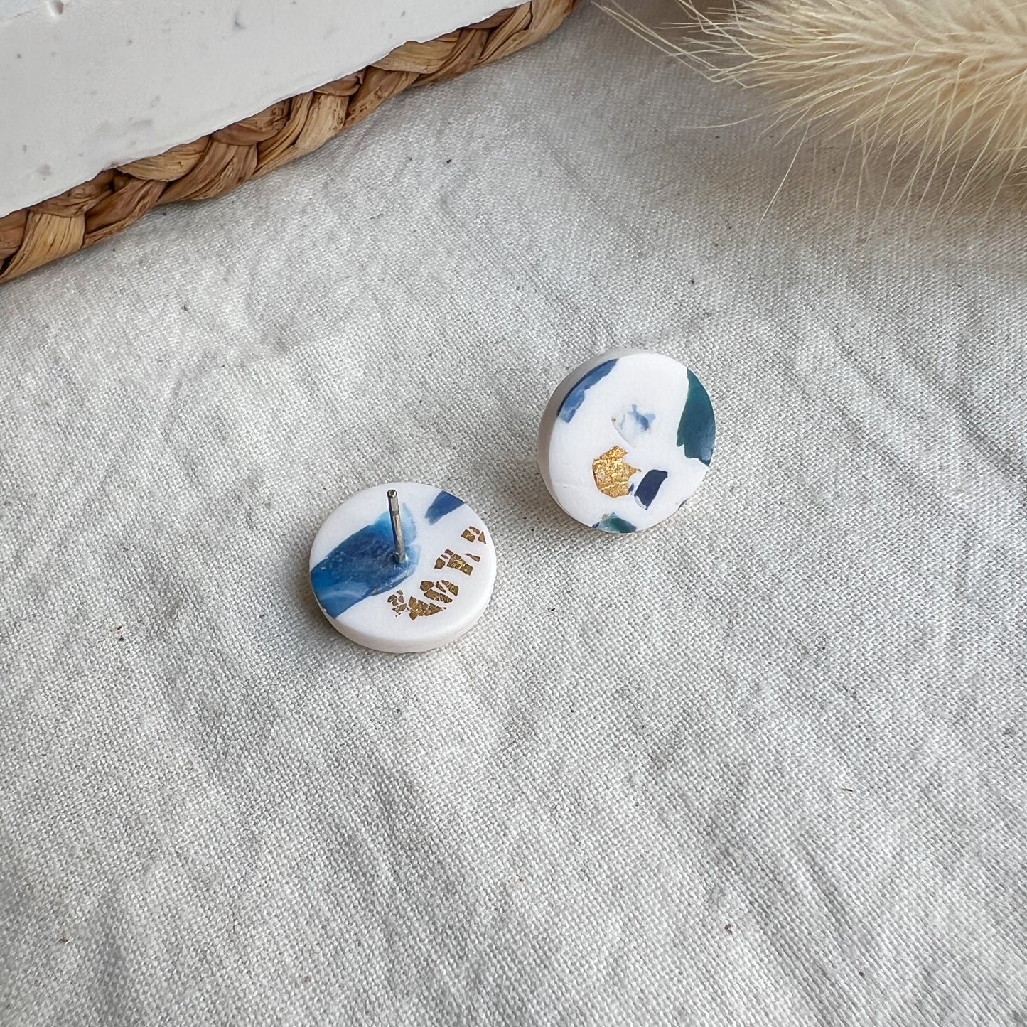 ROUND | Medium round stud earrings in mussel shell blue and white terrazzo