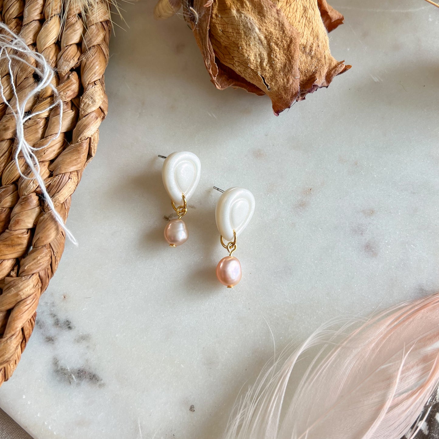 WENNA | White pearl surgical steel teardrop stud with peach toned fresh water pearl