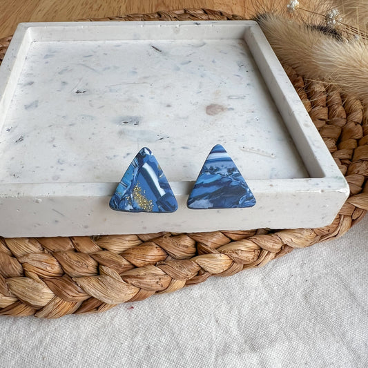 TRIANGLE | medium stud earrings in mussel shell blue marble