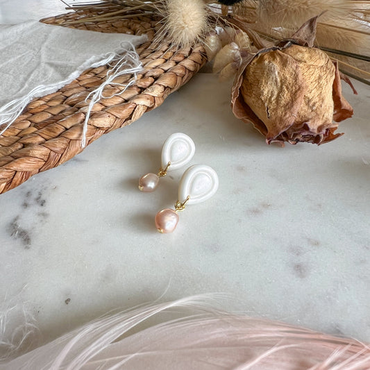 WENNA | White pearl surgical steel teardrop stud with peach toned fresh water pearl