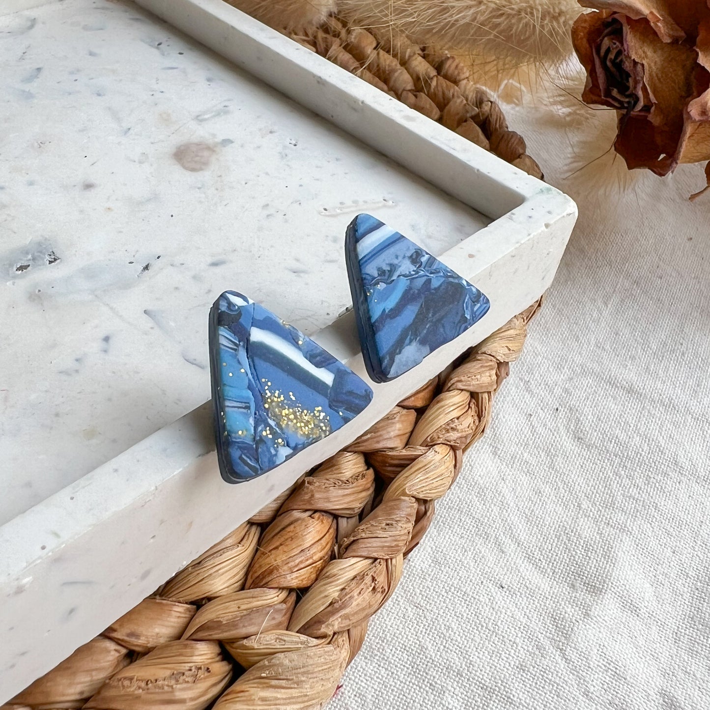 TRIANGLE | medium stud earrings in mussel shell blue marble