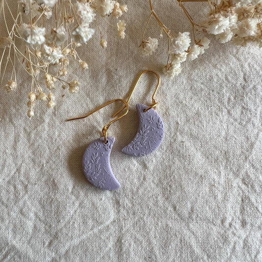 LUNAR SMALL | Hook earring with moon in wheat textured lilac