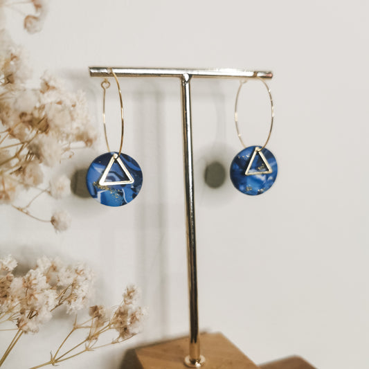 HIGAN ONEN | round drop with triangle detail 30mm hoop earrings in mussel shell blue marble