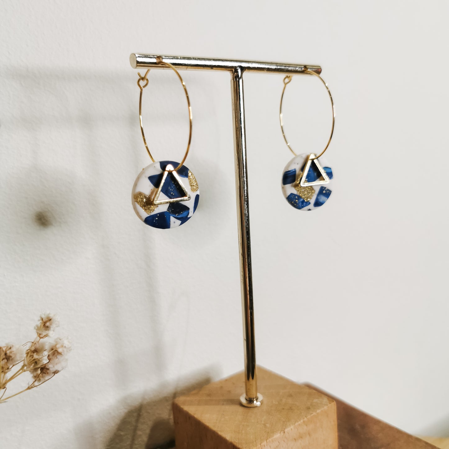HIGAN ONEN | round drop with triangle detail 30mm hoop earrings in mussel shell terrazzo