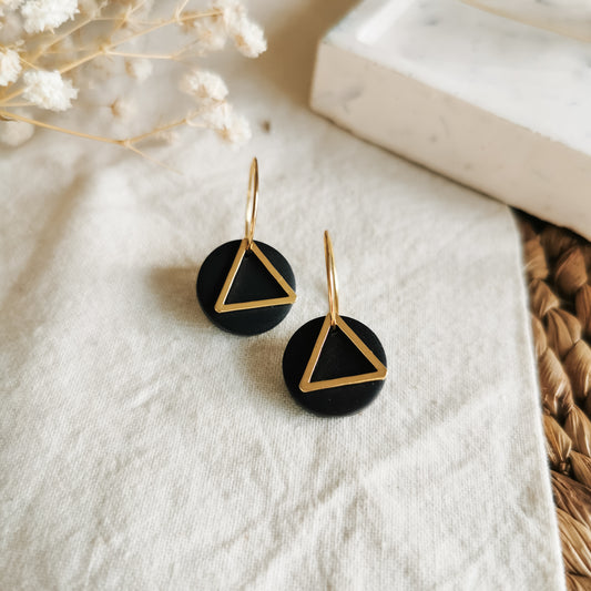 HIGAN ONEN | round drop with triangle detail 15mm hoop earrings in midnight black