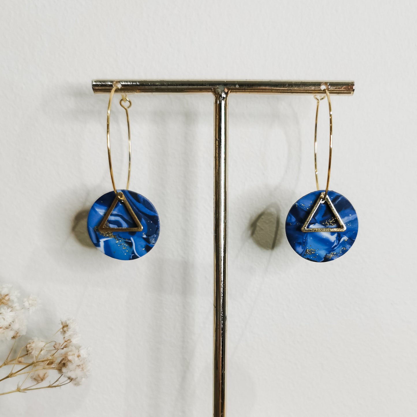 HIGAN ONEN | round drop with triangle detail 30mm hoop earrings in mussel shell blue marble